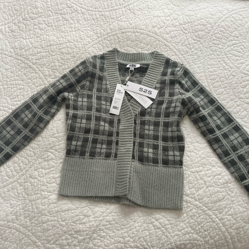NWT 525 American Cropped Plaid V Neck Cardigan Blue Grey